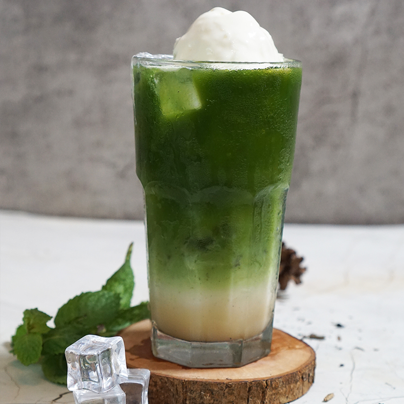 Green Tea Float dengan es krim
