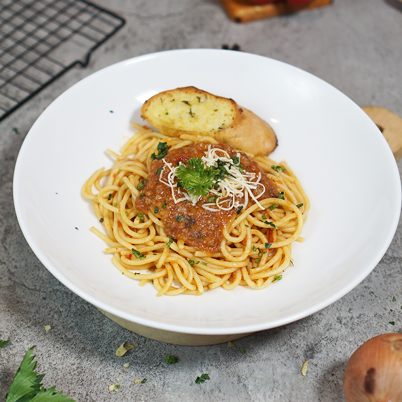 Spaghetti Bolognaise dengan garlic bread